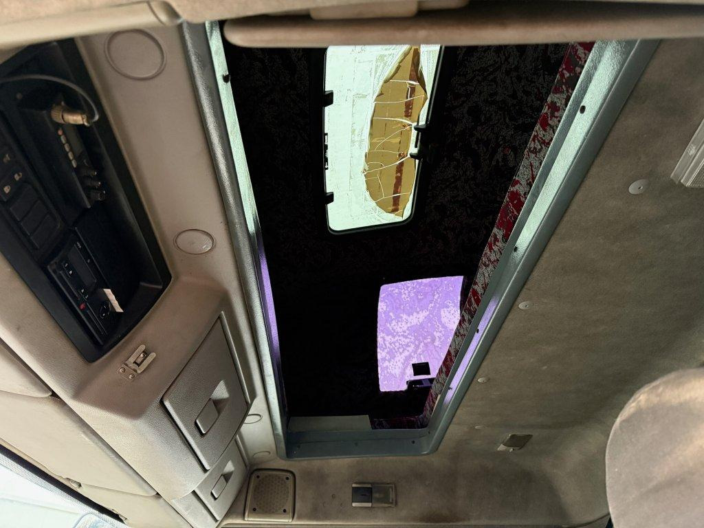 Curtainsider truck Renault Midlum 280.12 EURO 4: picture 14