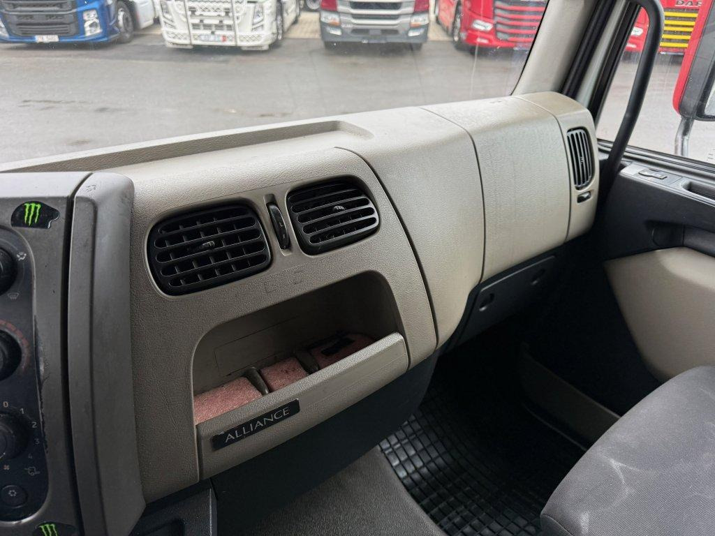 Curtainsider truck Renault Midlum 280.12 EURO 4: picture 16