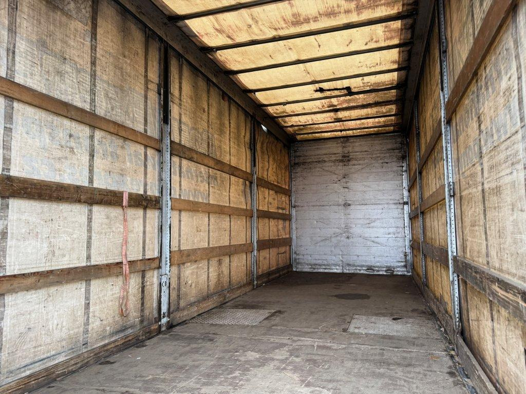 Curtainsider truck Renault Midlum 280.12 EURO 4: picture 17
