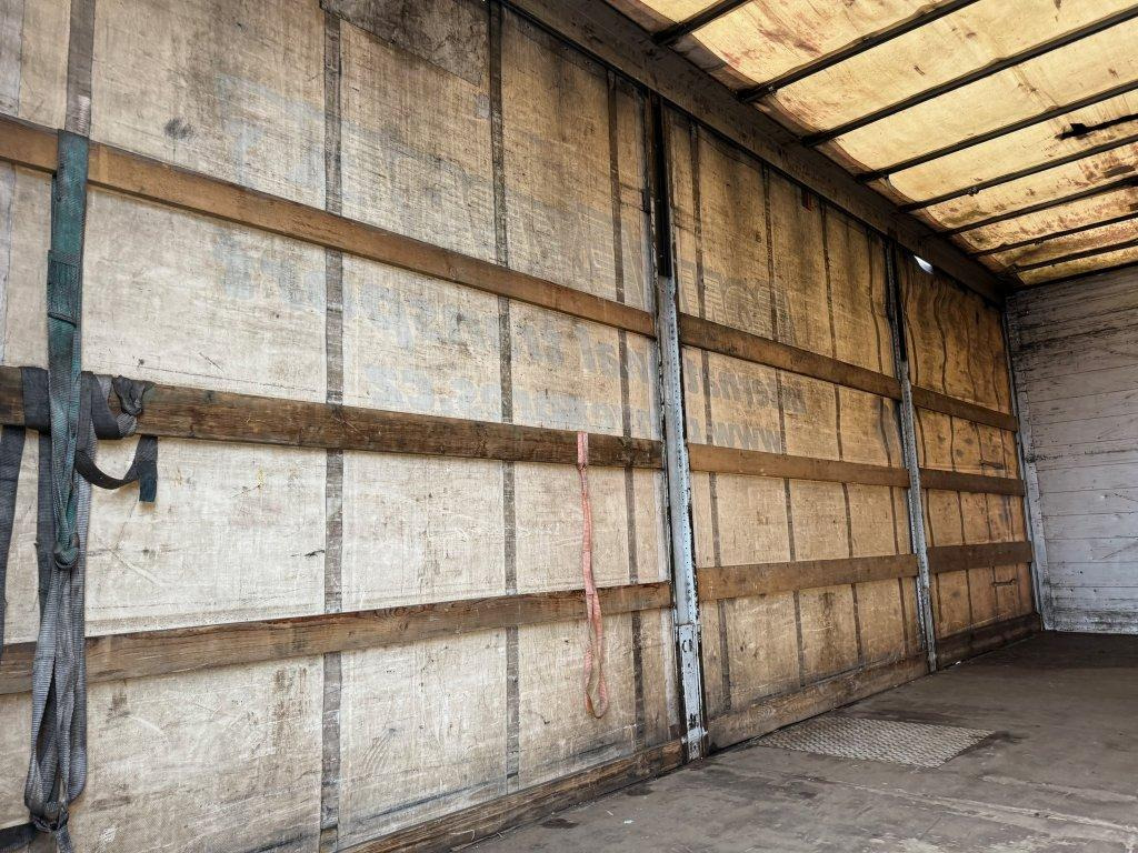 Curtainsider truck Renault Midlum 280.12 EURO 4: picture 18