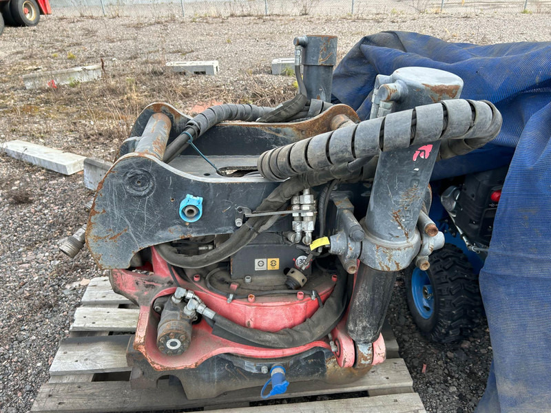 ROTOTILT R8 - Attachment for Construction machinery: picture 3 ROTOTILT R8 - Attachment for Construction machinery: picture 3