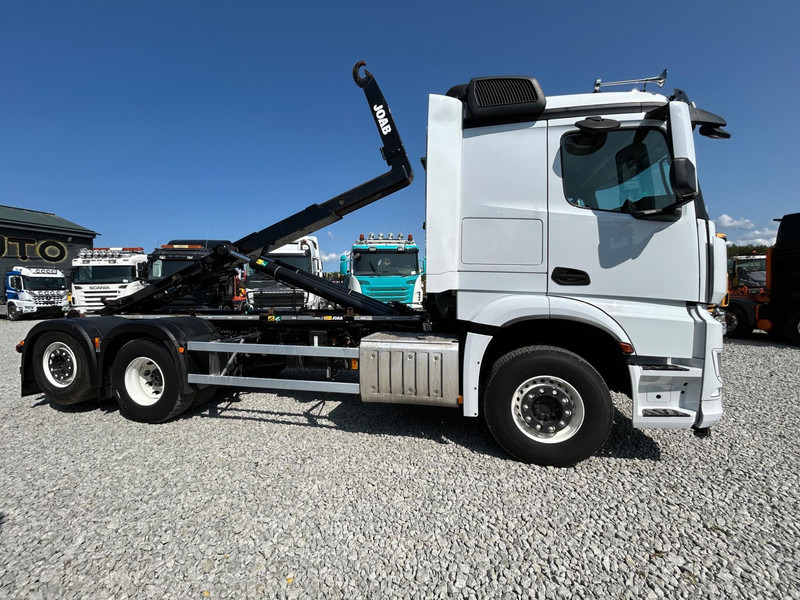 Mercedes-Benz AROCS + JOAB 20t | VARATTU - Hook lift truck: picture 4 Mercedes-Benz AROCS + JOAB 20t | VARATTU - Hook lift truck: picture 4