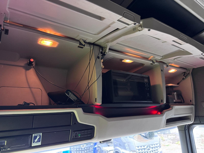 Scania R540 6x4 | RETARDER | FULL AIR | GOLD SERVICE HISTORY GOLD SERVICE HISTORY - Tractor unit: picture 4 Scania R540 6x4 | RETARDER | FULL AIR | GOLD SERVICE HISTORY GOLD SERVICE HISTORY - Tractor unit: picture 4