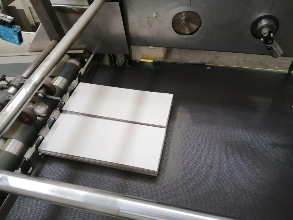 Werner Achilles Sondermaschinenbau - automatic mobile feeder for paper / cardboard - small size up to 50x60 cm - Folding machine: picture 4 Werner Achilles Sondermaschinenbau - automatic mobile feeder for paper / cardboard - small size up to 50x60 cm - Folding machine: picture 4