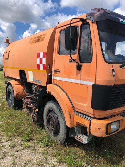 Bucher - Road sweeper: picture 2 Bucher - Road sweeper: picture 2