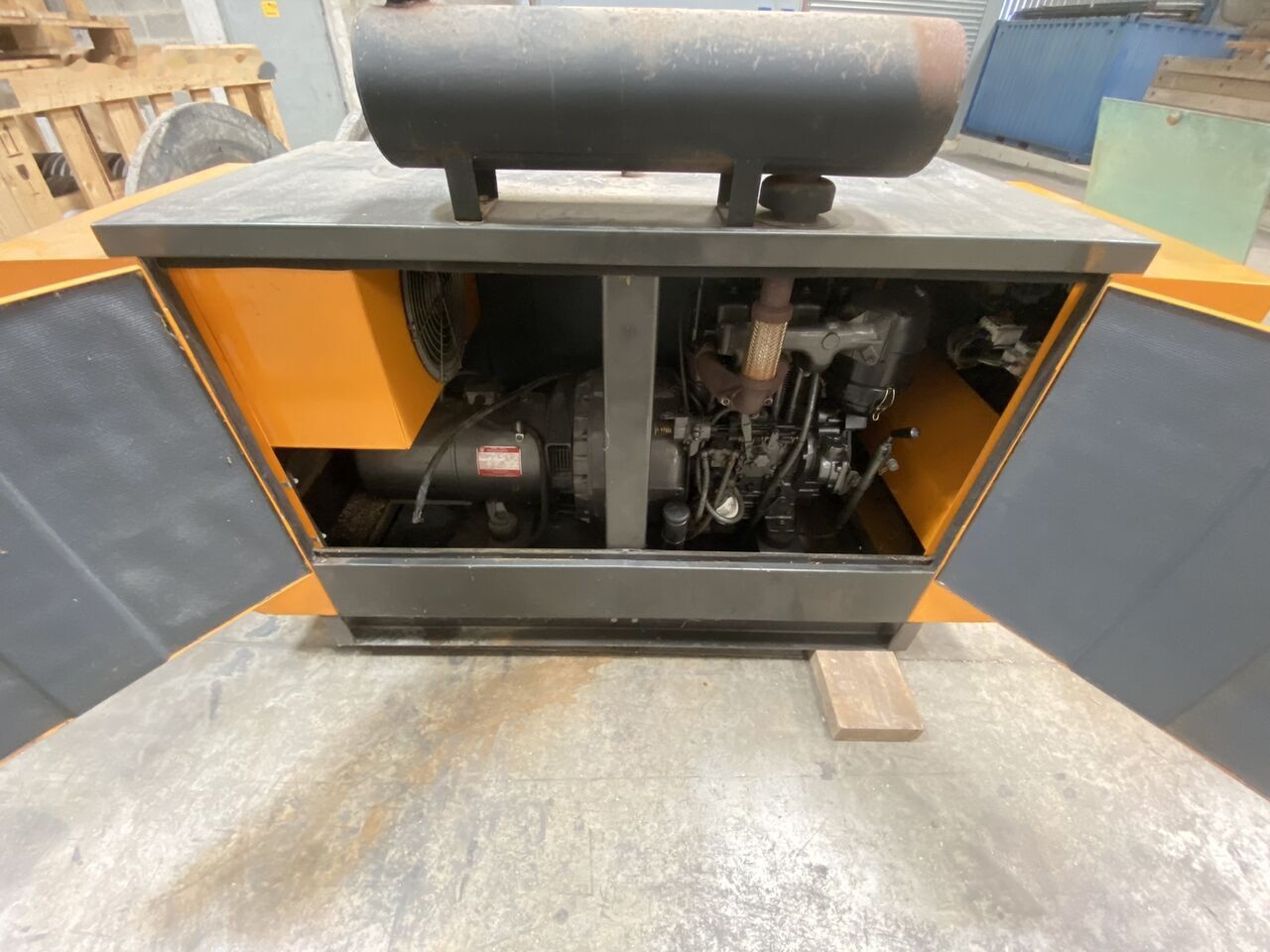 SDMO 20 kVa - Generator set: picture 4 SDMO 20 kVa - Generator set: picture 4