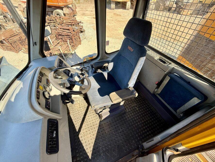 Articulated dumper Moxy MT25: picture 15