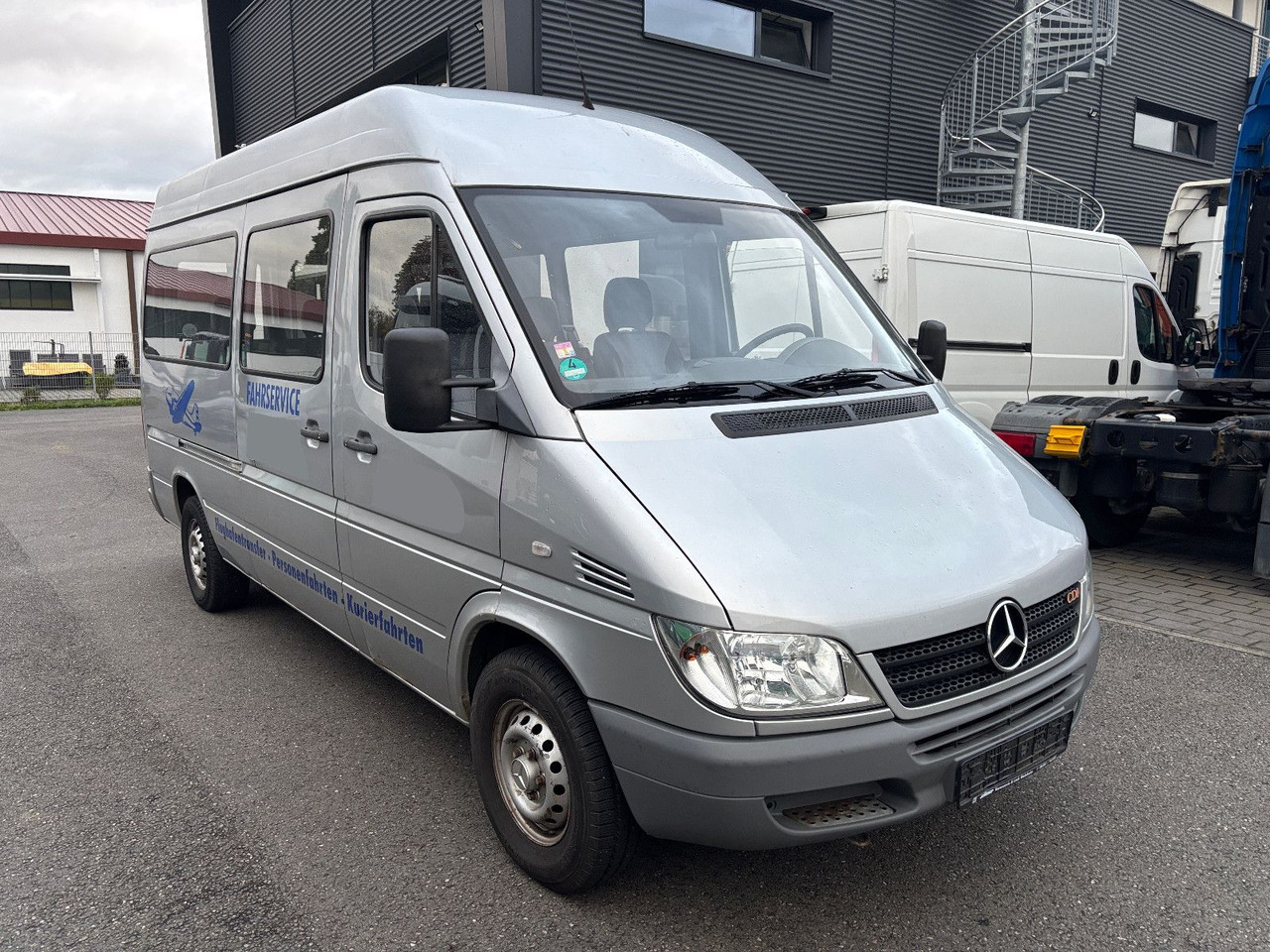 Mercedes-Benz 211 CDI 9 Sitze - Passenger van: picture 5 Mercedes-Benz 211 CDI 9 Sitze - Passenger van: picture 5