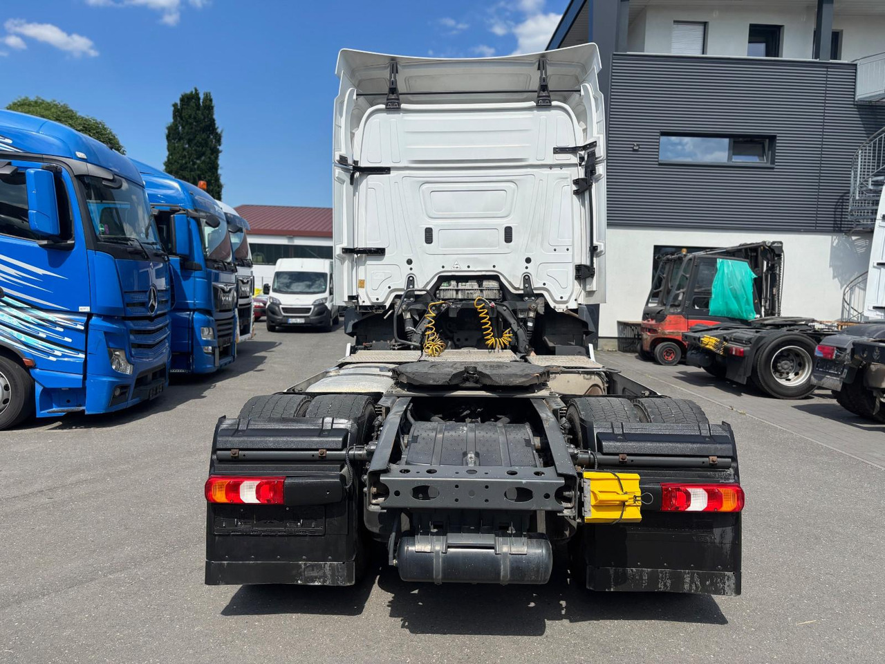 Mercedes-Benz Actros 1840 Kein 1842 1845 Retarder Blatt-Luft - Tractor unit: picture 4 Mercedes-Benz Actros 1840 Kein 1842 1845 Retarder Blatt-Luft - Tractor unit: picture 4