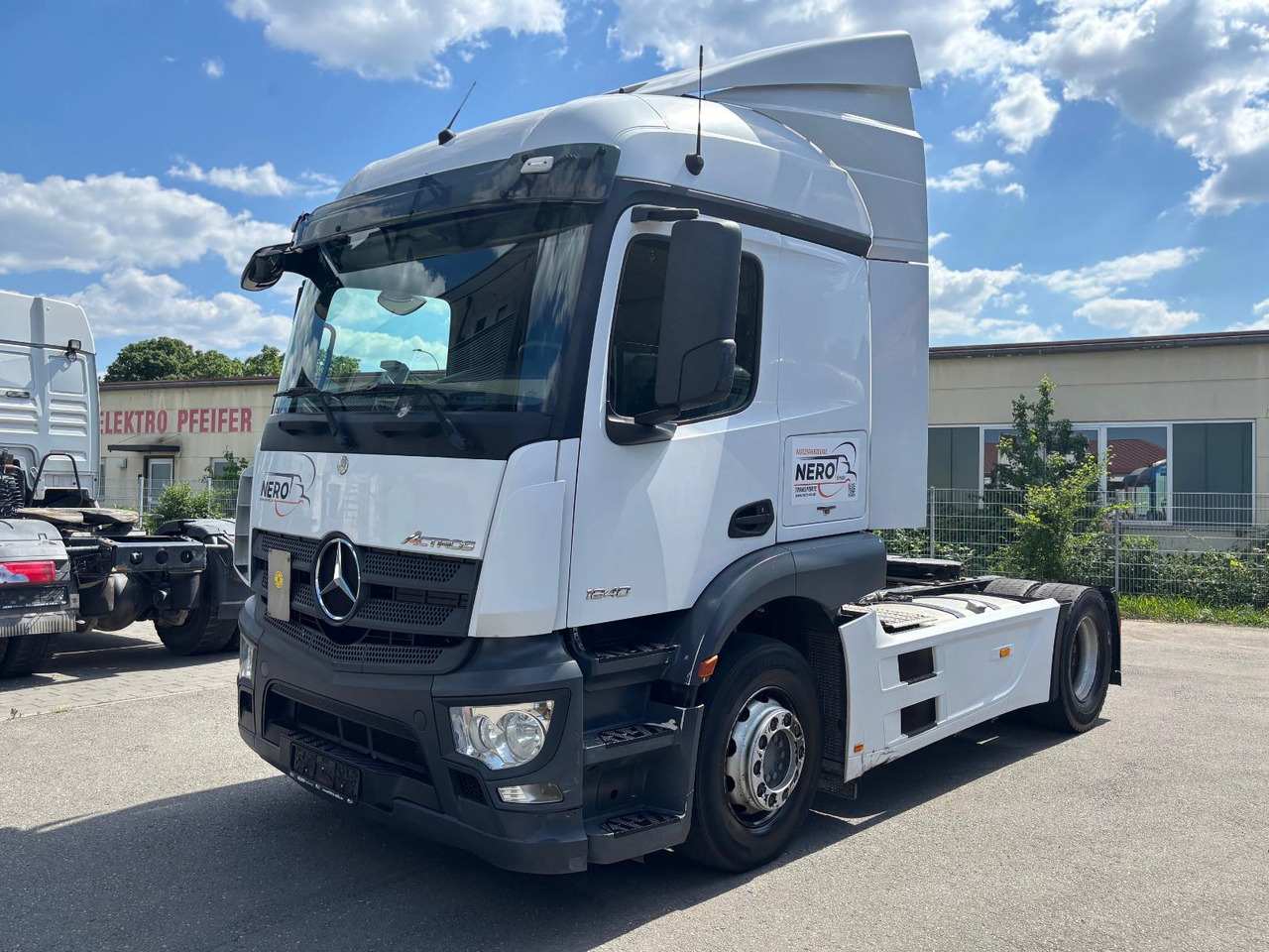 Mercedes-Benz Actros 1840 Kein 1842 1845 Retarder Blatt-Luft - Tractor unit: picture 1 Mercedes-Benz Actros 1840 Kein 1842 1845 Retarder Blatt-Luft - Tractor unit: picture 1