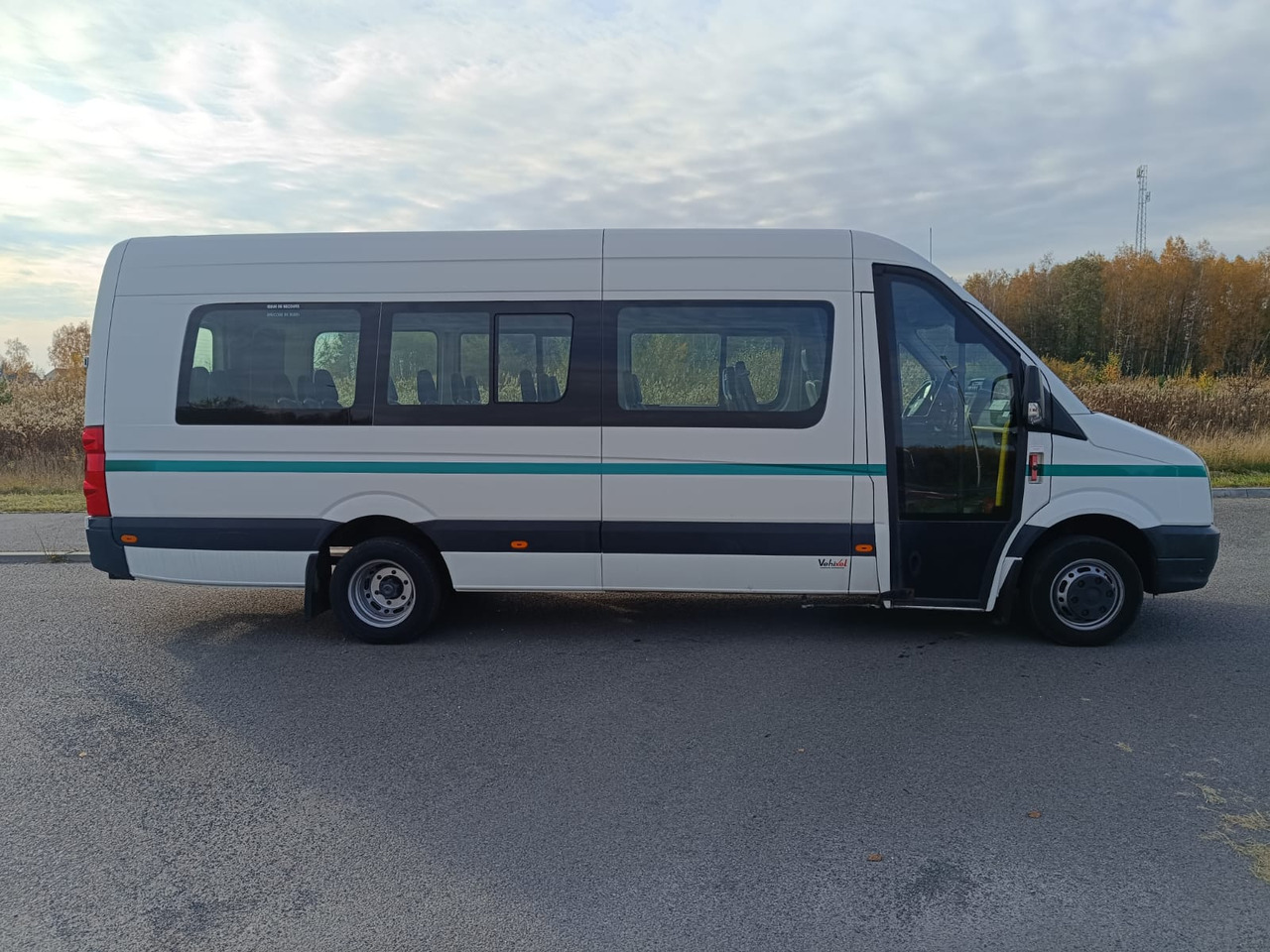VOLKSWAGEN CRAFTER 23 OSOBY KLIMA WEBASTO KAMERA RETARDER HAK EURO5 - Coach: picture 2 VOLKSWAGEN CRAFTER 23 OSOBY KLIMA WEBASTO KAMERA RETARDER HAK EURO5 - Coach: picture 2