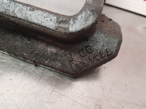Case 5140, 5120, 5130, 5150, Hood Bracket T104559 - Body and exterior: picture 3 Case 5140, 5120, 5130, 5150, Hood Bracket T104559 - Body and exterior: picture 3