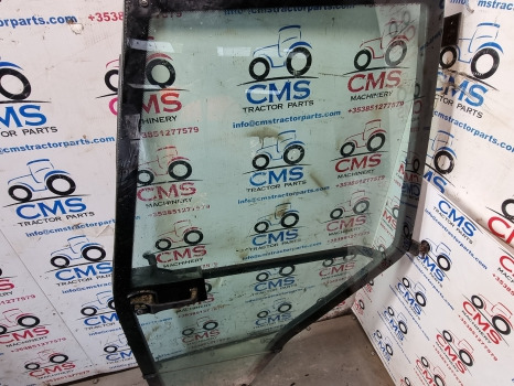 Case 5140, 5120, 5240, 5130 Cab Door Left Assembly 1546807c2, 1330931c1 - Door and parts: picture 3 Case 5140, 5120, 5240, 5130 Cab Door Left Assembly 1546807c2, 1330931c1 - Door and parts: picture 3