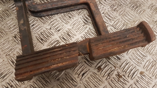 Fiat 90-90, 80-88 90, 88 Series Brake Pedals Kit 5164268, 5164273, 5128876 - Brake parts for Farm tractor: picture 3 Fiat 90-90, 80-88 90, 88 Series Brake Pedals Kit 5164268, 5164273, 5128876 - Brake parts for Farm tractor: picture 3