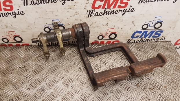 Fiat 90-90, 80-88 90, 88 Series Brake Pedals Kit 5164268, 5164273, 5128876 - Brake parts for Farm tractor: picture 1 Fiat 90-90, 80-88 90, 88 Series Brake Pedals Kit 5164268, 5164273, 5128876 - Brake parts for Farm tractor: picture 1