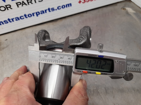 Front axle New Holland Case Ts, Tm, Mxm, Maxxum, Tsa Front Axle Drive Shaft Fork 5191549: picture 9