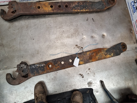 Valtra S230, S240, S260, S280 Lift Arm Rhs V33769200 - Suspension: picture 4 Valtra S230, S240, S260, S280 Lift Arm Rhs V33769200 - Suspension: picture 4