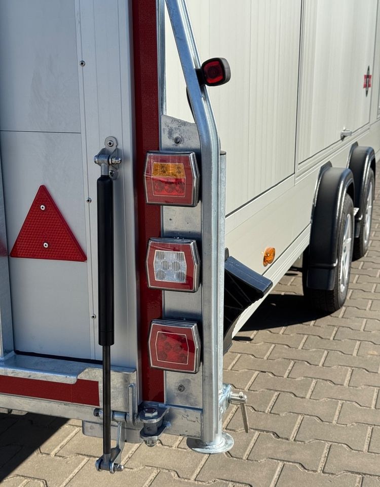 DEBON C2000 - zamknięta przyczepa do przewozu aut, 550 x 215 cm, 3500kg, felgi ALU, wciągarka elektryczna - Autotransporter trailer: picture 5 DEBON C2000 - zamknięta przyczepa do przewozu aut, 550 x 215 cm, 3500kg, felgi ALU, wciągarka elektryczna - Autotransporter trailer: picture 5