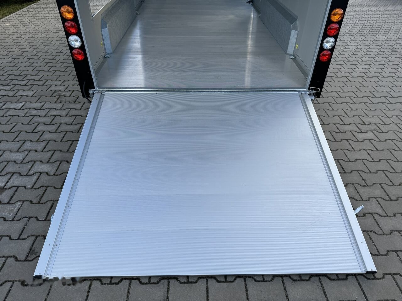 New Closed box trailer Debon C800 furgon van trailer 3000 KG GVW car transporter Cheval Debon: picture 28
