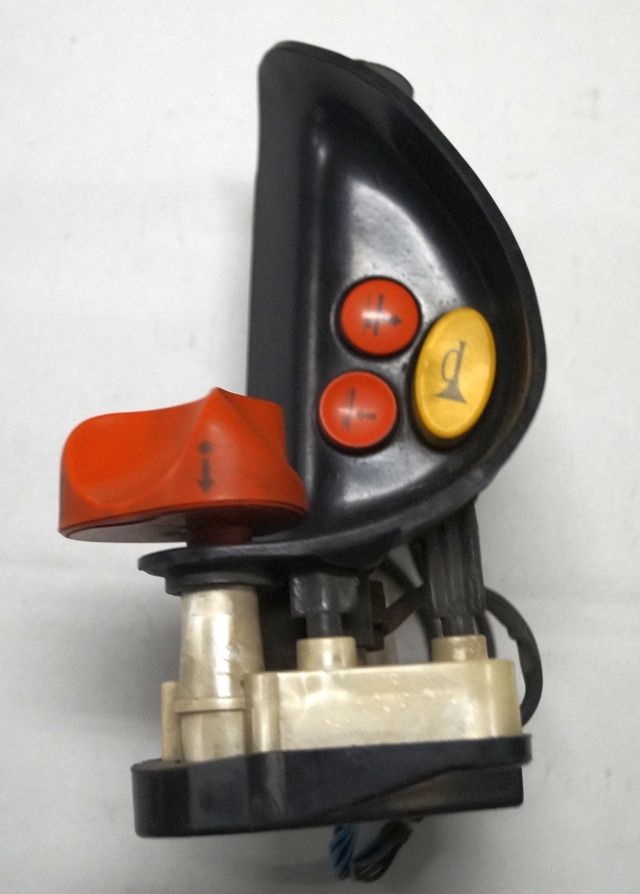 Linde 1443605100 | Rijschakelaar Control handle Control module - Electrical system for Material handling equipment: picture 1 Linde 1443605100 | Rijschakelaar Control handle Control module - Electrical system for Material handling equipment: picture 1