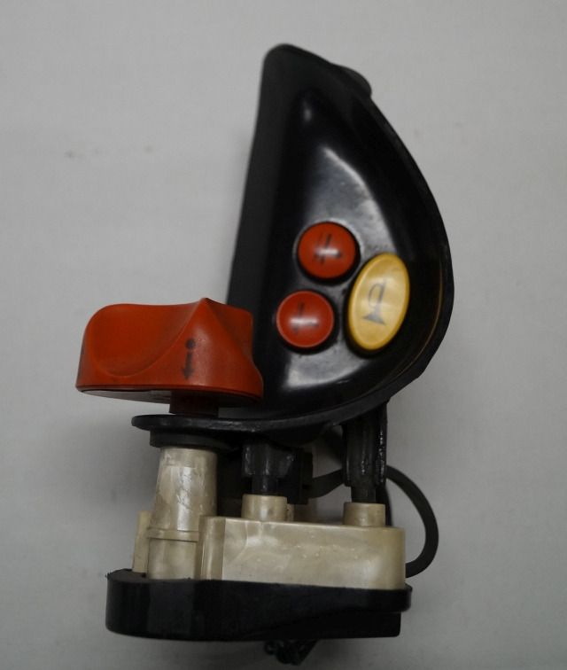 Linde 1443605100 | Rijschakelaar Control handle Control module - Electrical system for Material handling equipment: picture 1 Linde 1443605100 | Rijschakelaar Control handle Control module - Electrical system for Material handling equipment: picture 1