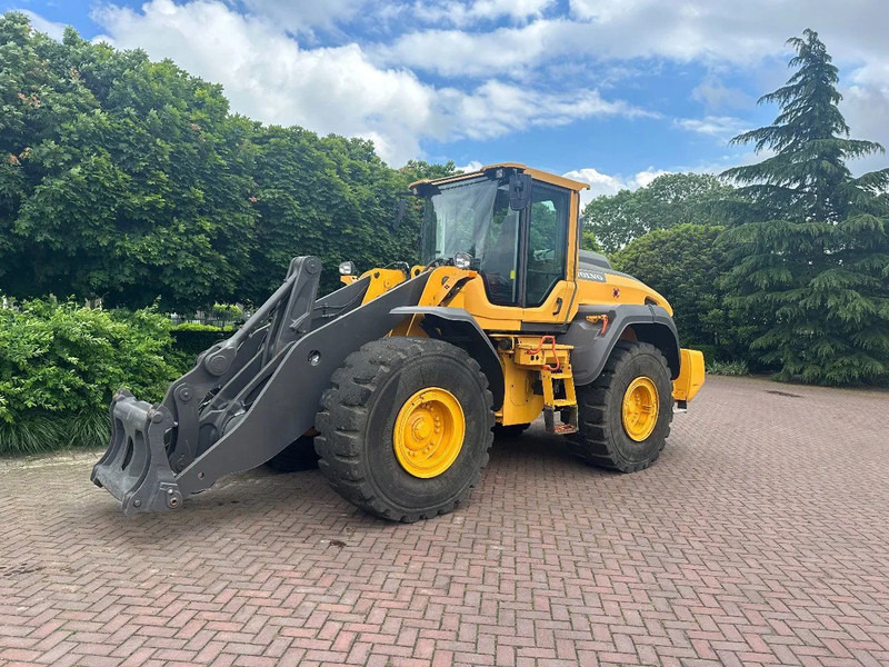 Volvo L120 H - Wheel loader: picture 2 Volvo L120 H - Wheel loader: picture 2