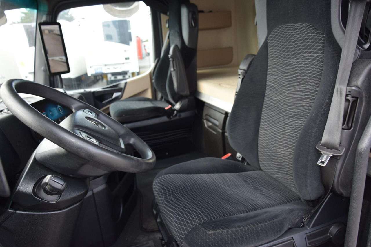 Tractor unit Mercedes-Benz Actros 5 1845 BigSpace: picture 9