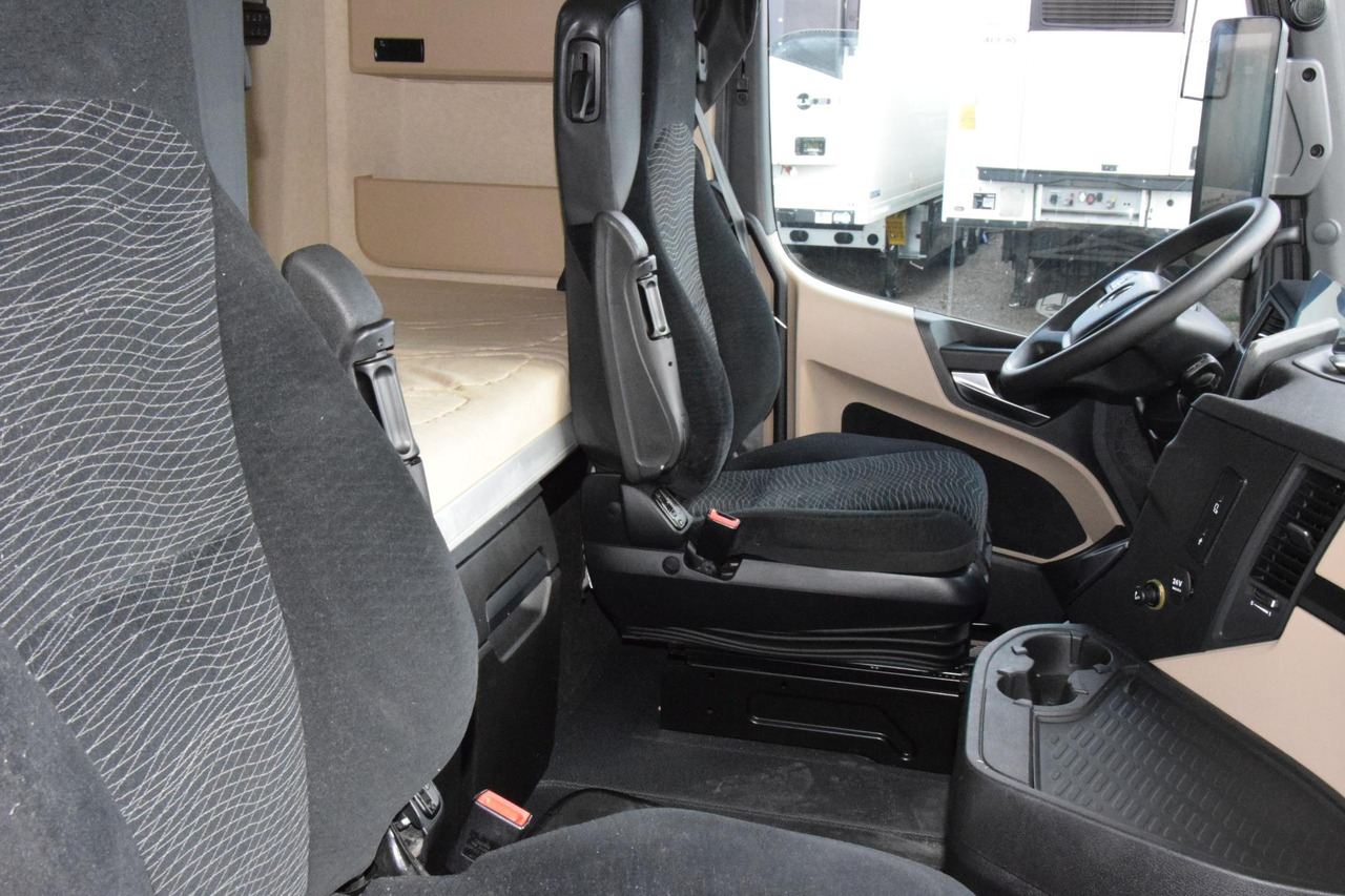 Tractor unit Mercedes-Benz Actros 5 1845 BigSpace: picture 14