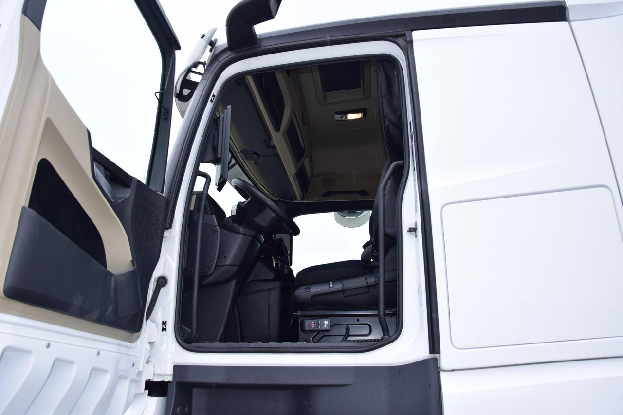 Tractor unit Mercedes-Benz Actros 5 1845 BigSpace: picture 8