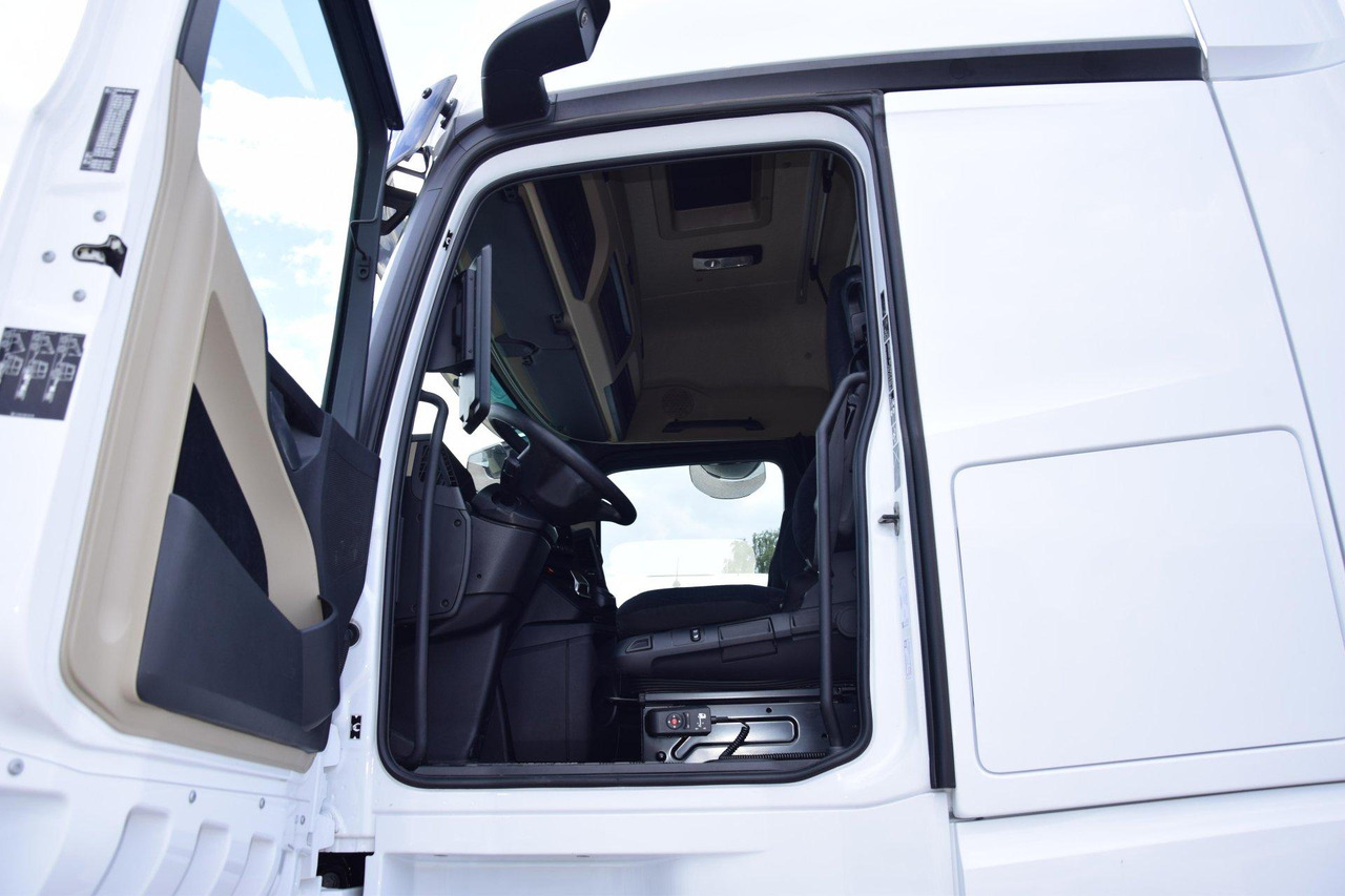 Tractor unit Mercedes-Benz Actros 5 1845 BigSpace: picture 8