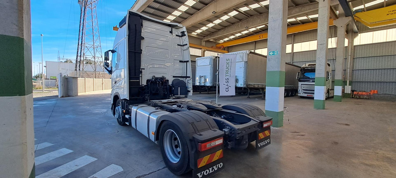 Tractor unit Volvo FH 460 Globetrotter XL Retarder: picture 8