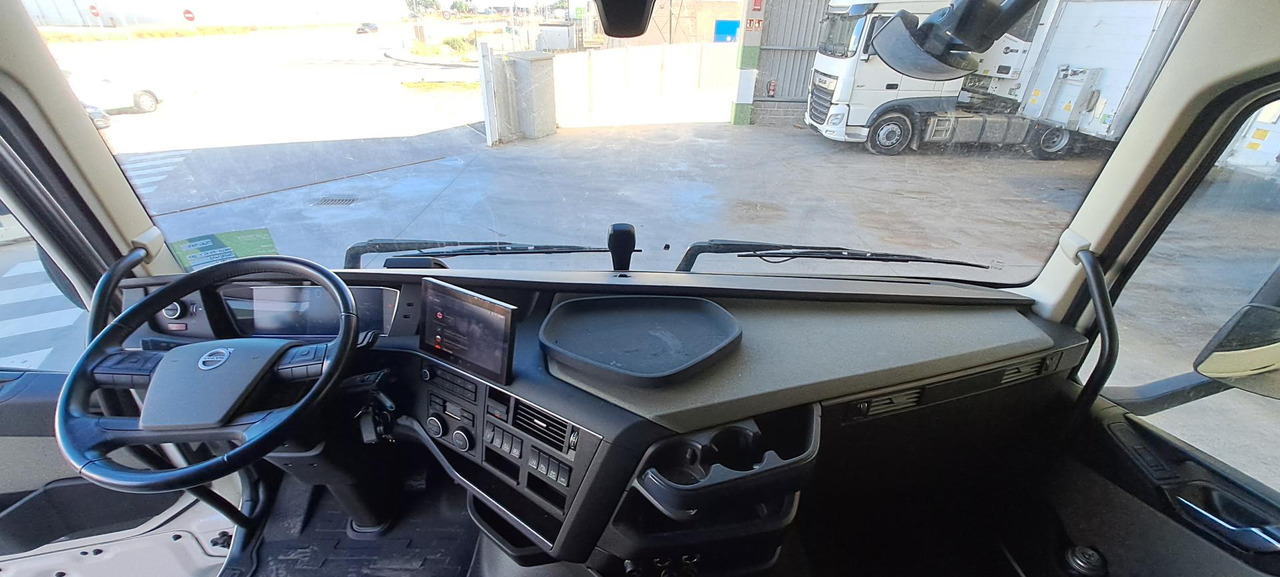 Tractor unit Volvo FH 460 Globetrotter XL Retarder: picture 10