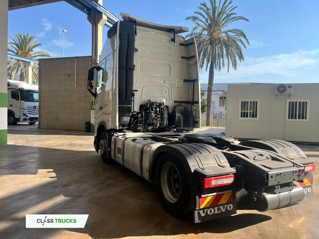 Volvo FH 460 Globetrotter XL Varios, i-Save I-ParkCool - Tractor unit: picture 4 Volvo FH 460 Globetrotter XL Varios, i-Save I-ParkCool - Tractor unit: picture 4