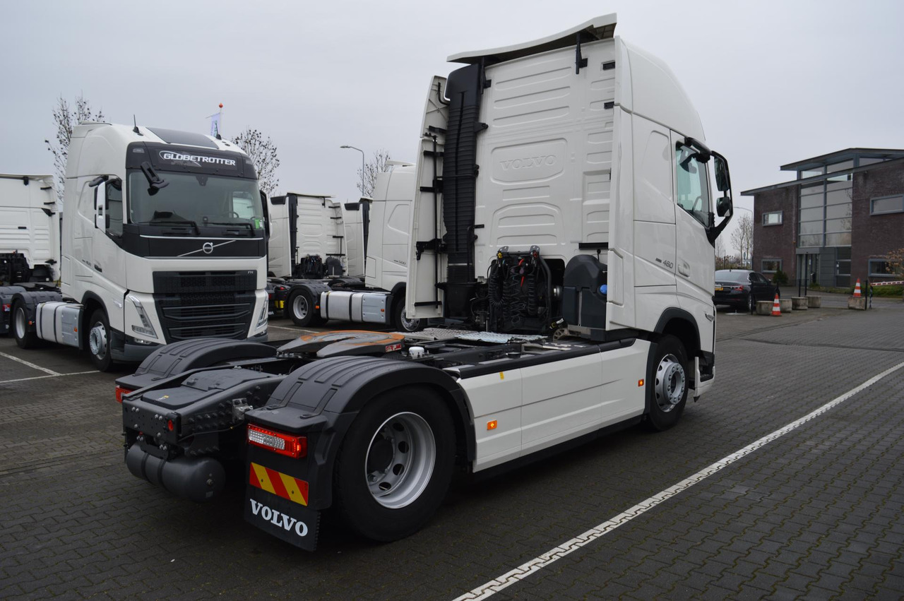 Volvo FH 460 Globetrotter XL i-Save I-ParkCool Side Skirts - Tractor unit: picture 4 Volvo FH 460 Globetrotter XL i-Save I-ParkCool Side Skirts - Tractor unit: picture 4