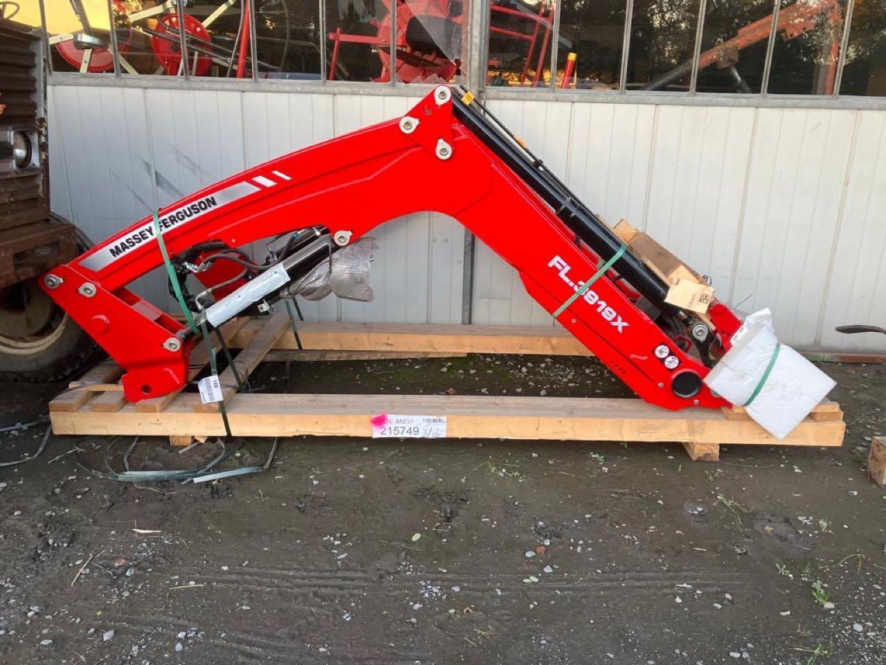 ALÖ X5SDME / MF FL3919X - Front loader for tractor: picture 2 ALÖ X5SDME / MF FL3919X - Front loader for tractor: picture 2