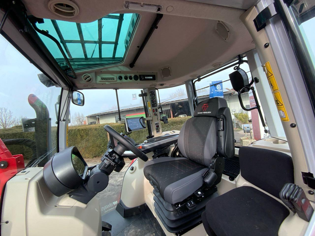 Massey Ferguson MF 5S.145 DYNA-6 - Farm tractor: picture 4 Massey Ferguson MF 5S.145 DYNA-6 - Farm tractor: picture 4