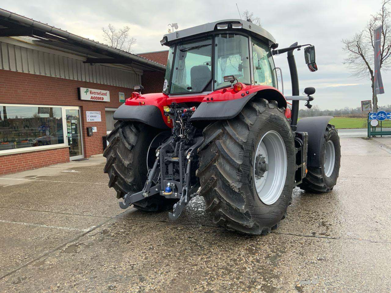 Massey Ferguson MF 7S.210 DVT - Farm tractor: picture 2 Massey Ferguson MF 7S.210 DVT - Farm tractor: picture 2