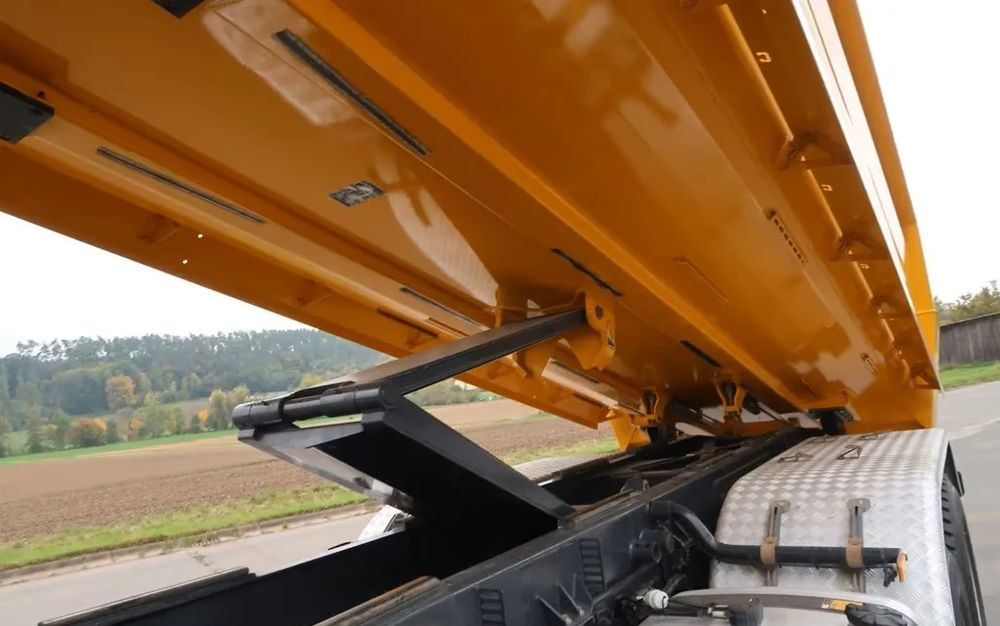 Mercedes-Benz Arocs 3251 / 8x4 / Wywrotka Meiller 3- stronna /  Euro 6d / Przebieg: 215 600 km - Tipper: picture 5 Mercedes-Benz Arocs 3251 / 8x4 / Wywrotka Meiller 3- stronna /  Euro 6d / Przebieg: 215 600 km - Tipper: picture 5