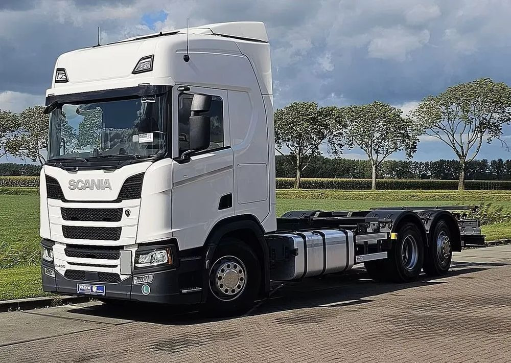Scania R450 6x2 – / Pojazd do zabudów wymiennych / Automat / Euro 6/ liftowa trzecia oś, zawieszenie pneumatyczne + resory - Cab chassis truck: picture 2 Scania R450 6x2 – / Pojazd do zabudów wymiennych / Automat / Euro 6/ liftowa trzecia oś, zawieszenie pneumatyczne + resory - Cab chassis truck: picture 2