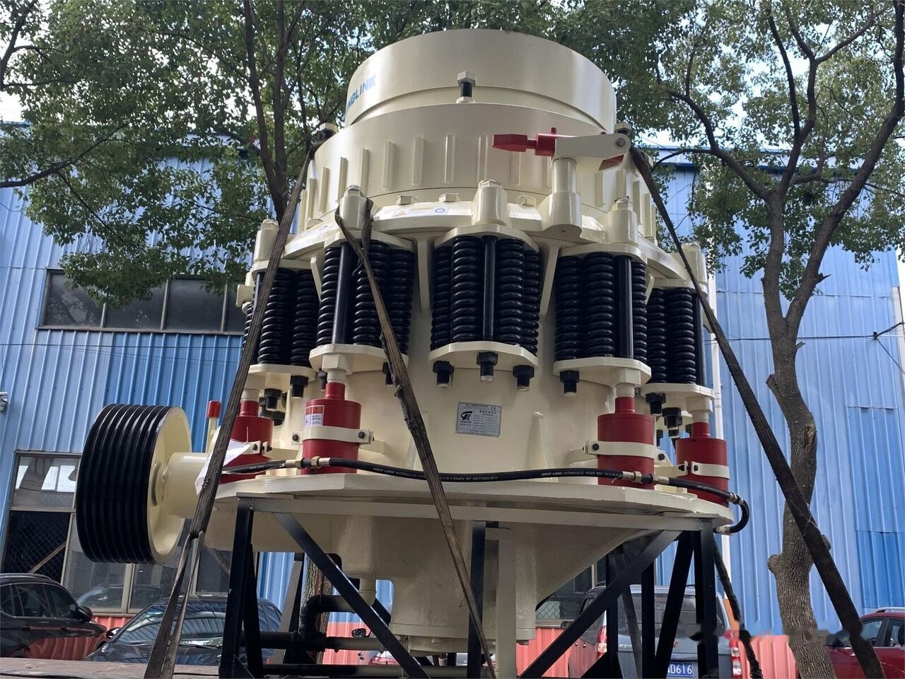 Kinglink 250TPH KLM1380 Iron Ore Cone Crusher - Cone crusher: picture 3 Kinglink 250TPH KLM1380 Iron Ore Cone Crusher - Cone crusher: picture 3