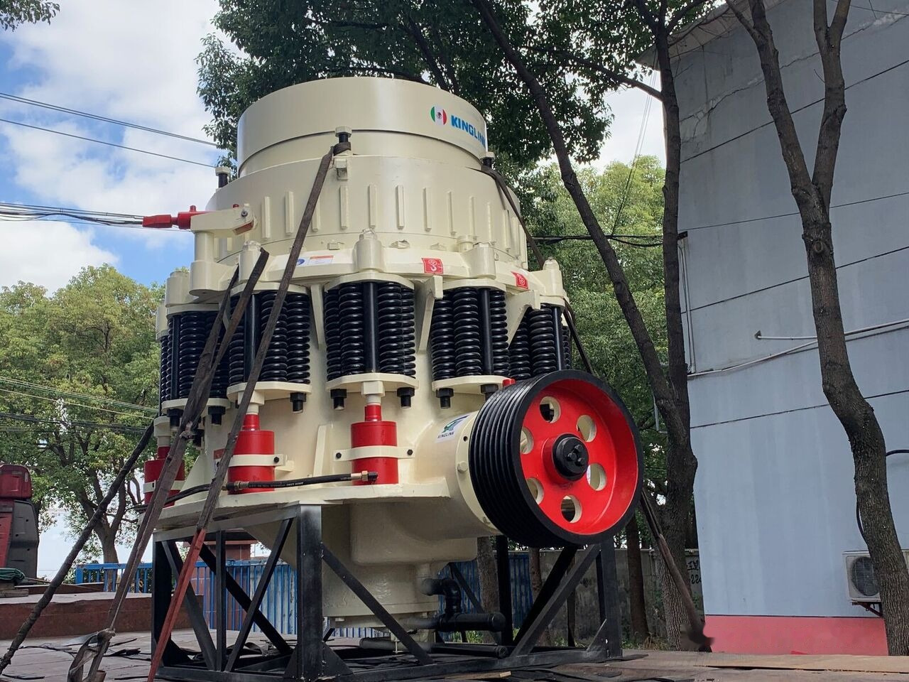 Kinglink NEW 4.25 Feet KLM1300 300TPH Iron Stone Cone Crusher - Cone crusher: picture 2 Kinglink NEW 4.25 Feet KLM1300 300TPH Iron Stone Cone Crusher - Cone crusher: picture 2
