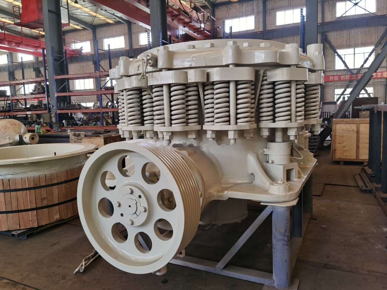 Symons 4 1/4 FT STD Standard Coarse Cone Crusher - Cone crusher: picture 4 Symons 4 1/4 FT STD Standard Coarse Cone Crusher - Cone crusher: picture 4