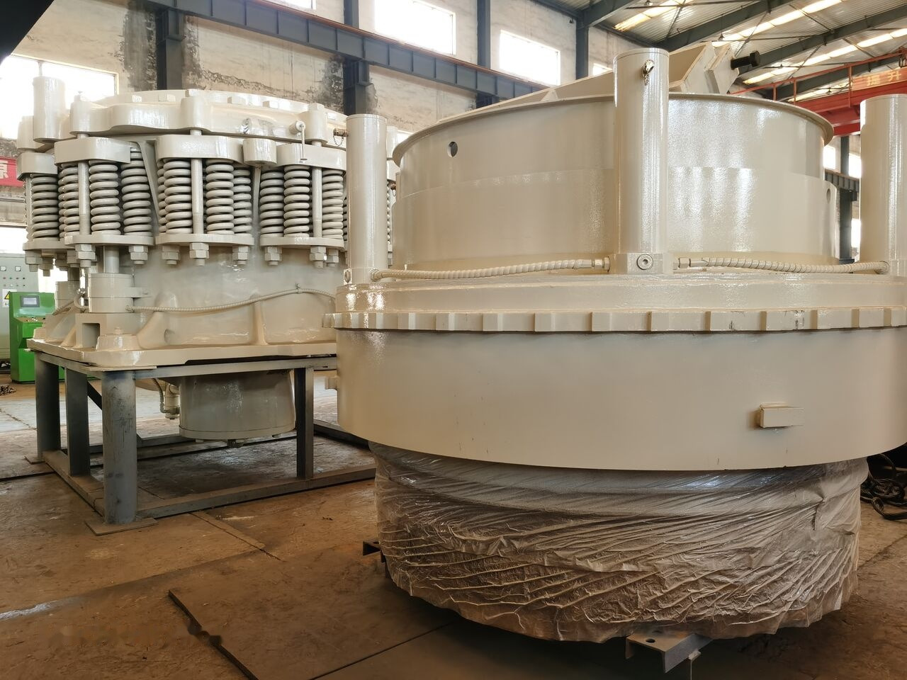 Symons 4 1/4 FT STD Standard Coarse Cone Crusher - Cone crusher: picture 2 Symons 4 1/4 FT STD Standard Coarse Cone Crusher - Cone crusher: picture 2