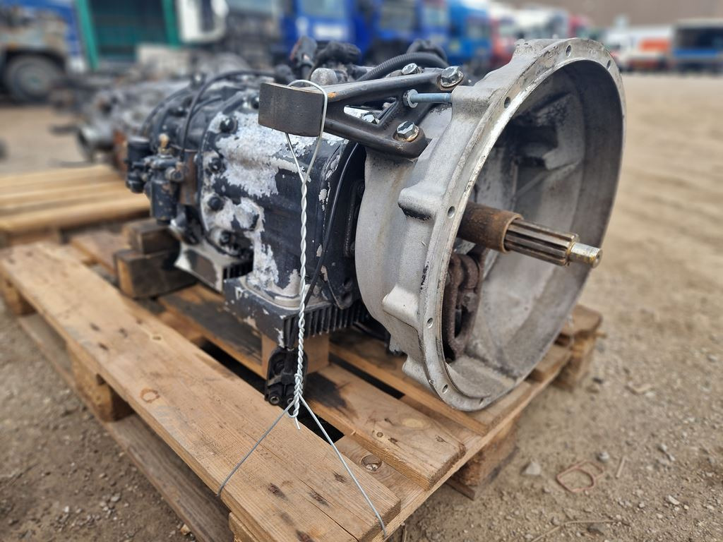 EATON / VICKERS Y 08389 WITH OVER - Gearbox for Truck: picture 1 EATON / VICKERS Y 08389 WITH OVER - Gearbox for Truck: picture 1