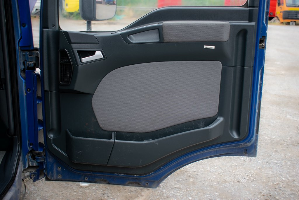 MAN TGL DOOR TRIM RIGHT - PASSENGER'S - Door and parts for Truck: picture 1 MAN TGL DOOR TRIM RIGHT - PASSENGER'S - Door and parts for Truck: picture 1