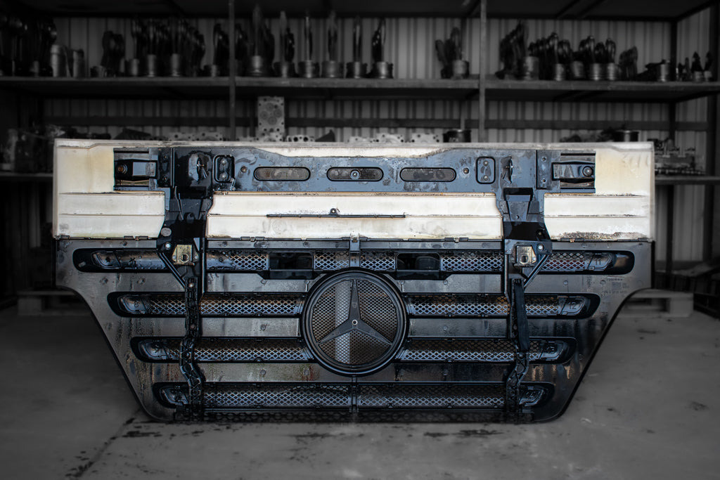 MERCEDES-BENZ ACTROS MEGA SPACE MP II - Hood for Truck: picture 2 MERCEDES-BENZ ACTROS MEGA SPACE MP II - Hood for Truck: picture 2