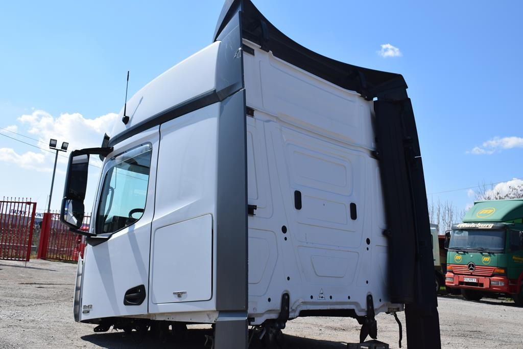 MERCEDES-BENZ ACTROS MP 4 (BIG SPACE) - Cab for Truck: picture 4 MERCEDES-BENZ ACTROS MP 4 (BIG SPACE) - Cab for Truck: picture 4
