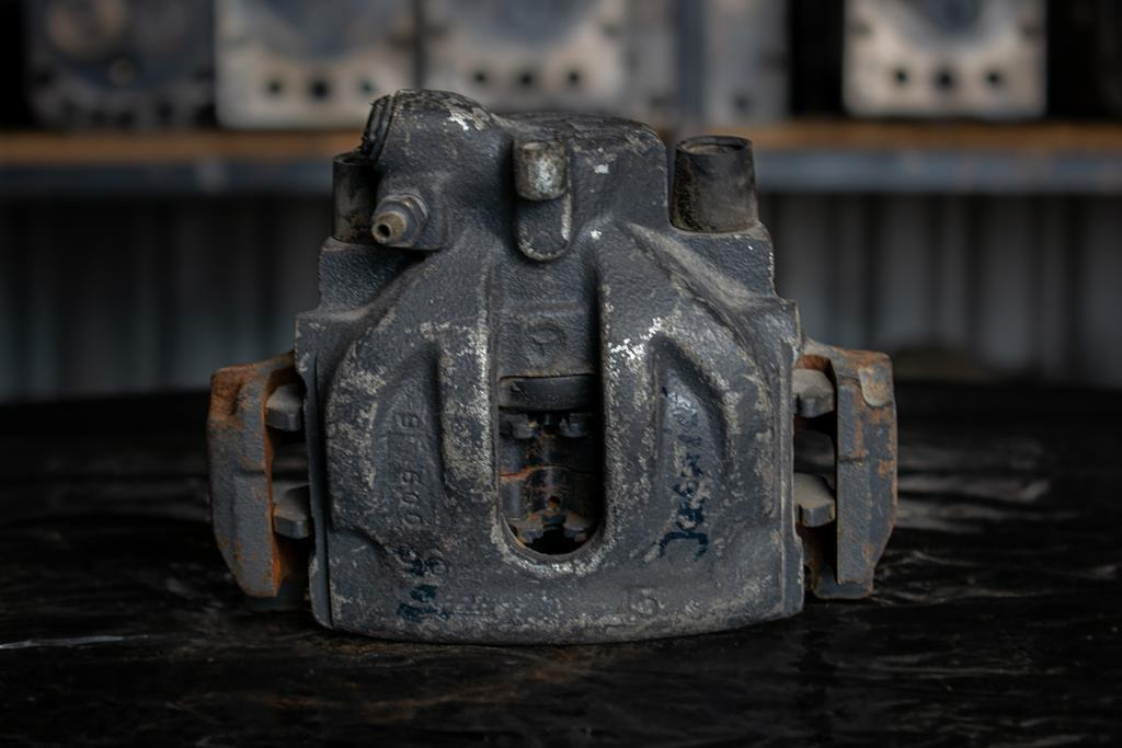 MERCEDES-BENZ SPRINTER ΟΜ601 FOR DIFFERENTIAL - DRIVER'S - Brake caliper for Truck: picture 1 MERCEDES-BENZ SPRINTER ΟΜ601 FOR DIFFERENTIAL - DRIVER'S - Brake caliper for Truck: picture 1