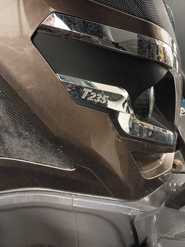 Valtra T 235 D - Farm tractor: picture 5 Valtra T 235 D - Farm tractor: picture 5