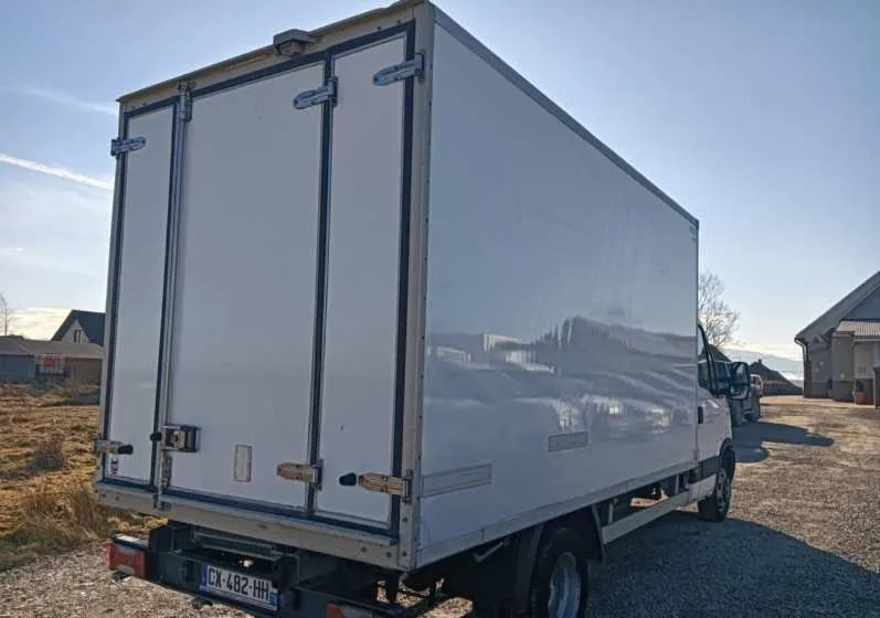 Iveco 35C13, 35C12, 35C14, 35C15 - Refrigerated van: picture 4 Iveco 35C13, 35C12, 35C14, 35C15 - Refrigerated van: picture 4
